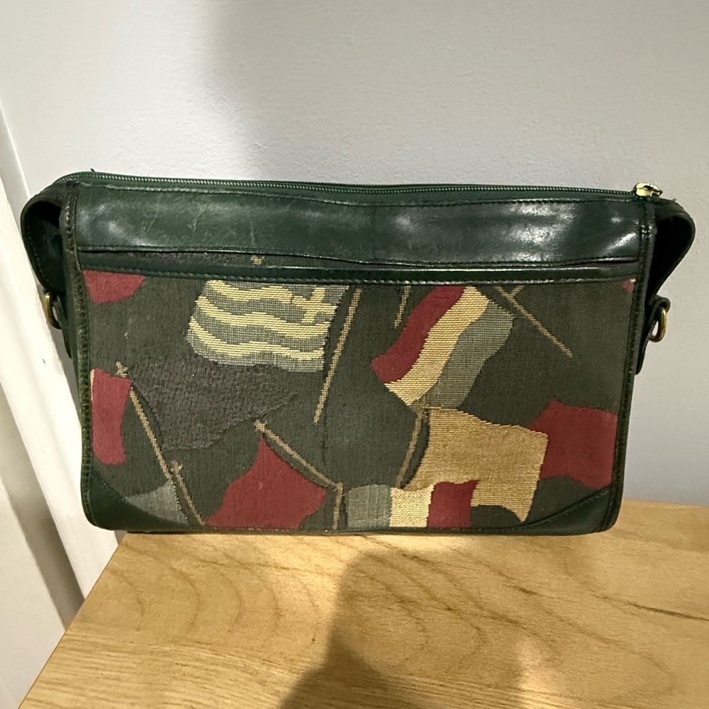 Vintage Brahmin Tapestry Bag Purse Clutch No‎ Crossbody Strap Green Flags S